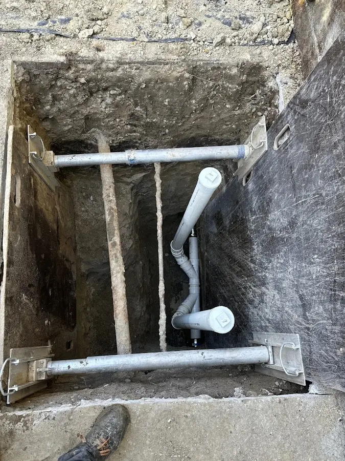 Experienced plumber completing Drain Cleaning work in South Pasadena